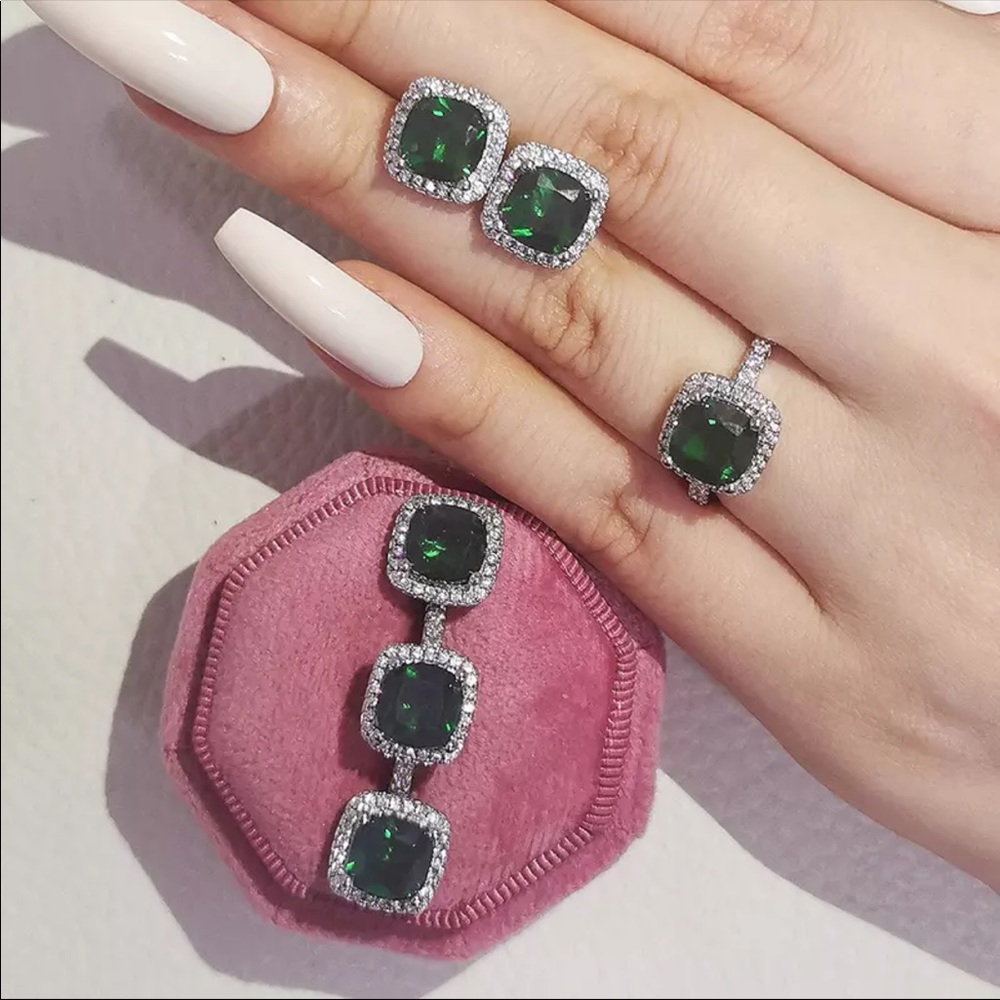 Green cushion cut  engagement ring earring set - Picture 3 of 3